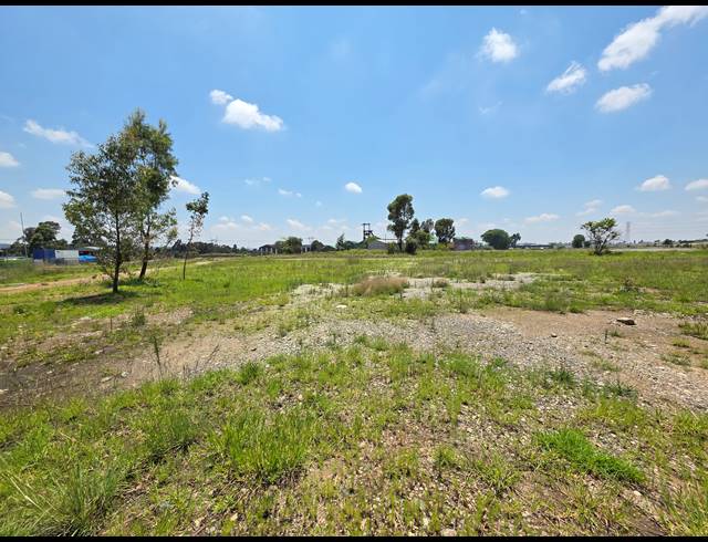 19,042M² VACANT LAND FOR SALE IN CITY DEEP